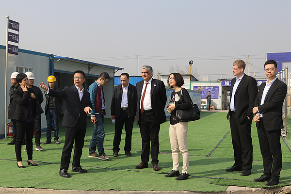 參觀綜合能源供應站項目.jpg 參觀綜合能源供應站項目.jpg