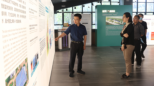 0522接待西安交大李佳明教授一行調研灃西新城綠色能源發(fā)展.JPG